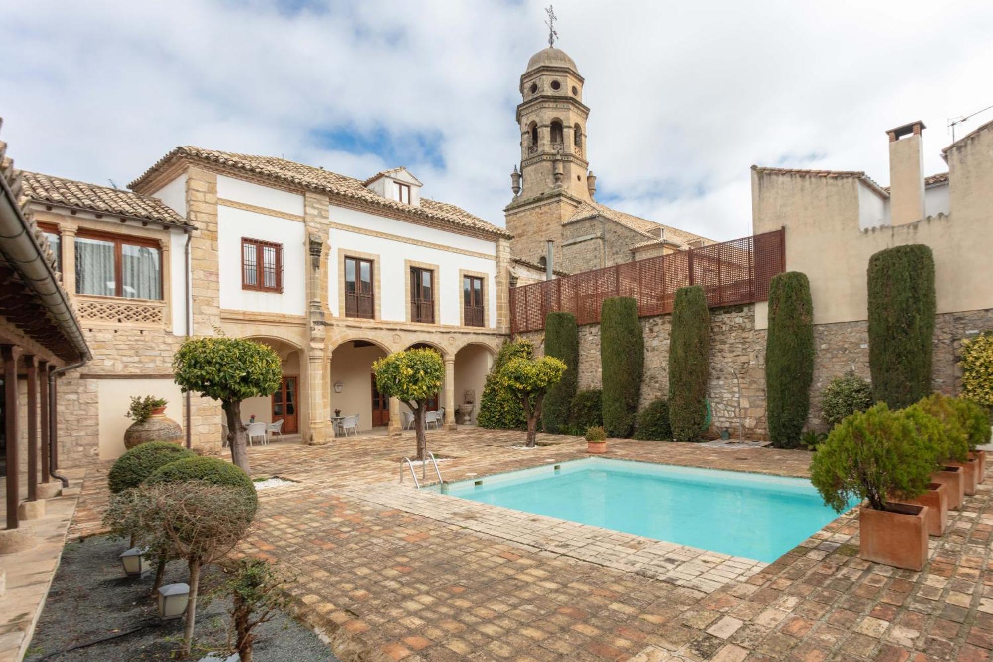 Hotel Puerta De La Luna バエサ エクステリア 写真