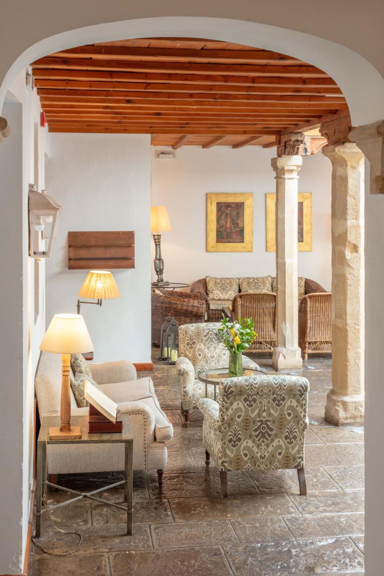 Hotel Puerta De La Luna バエサ エクステリア 写真