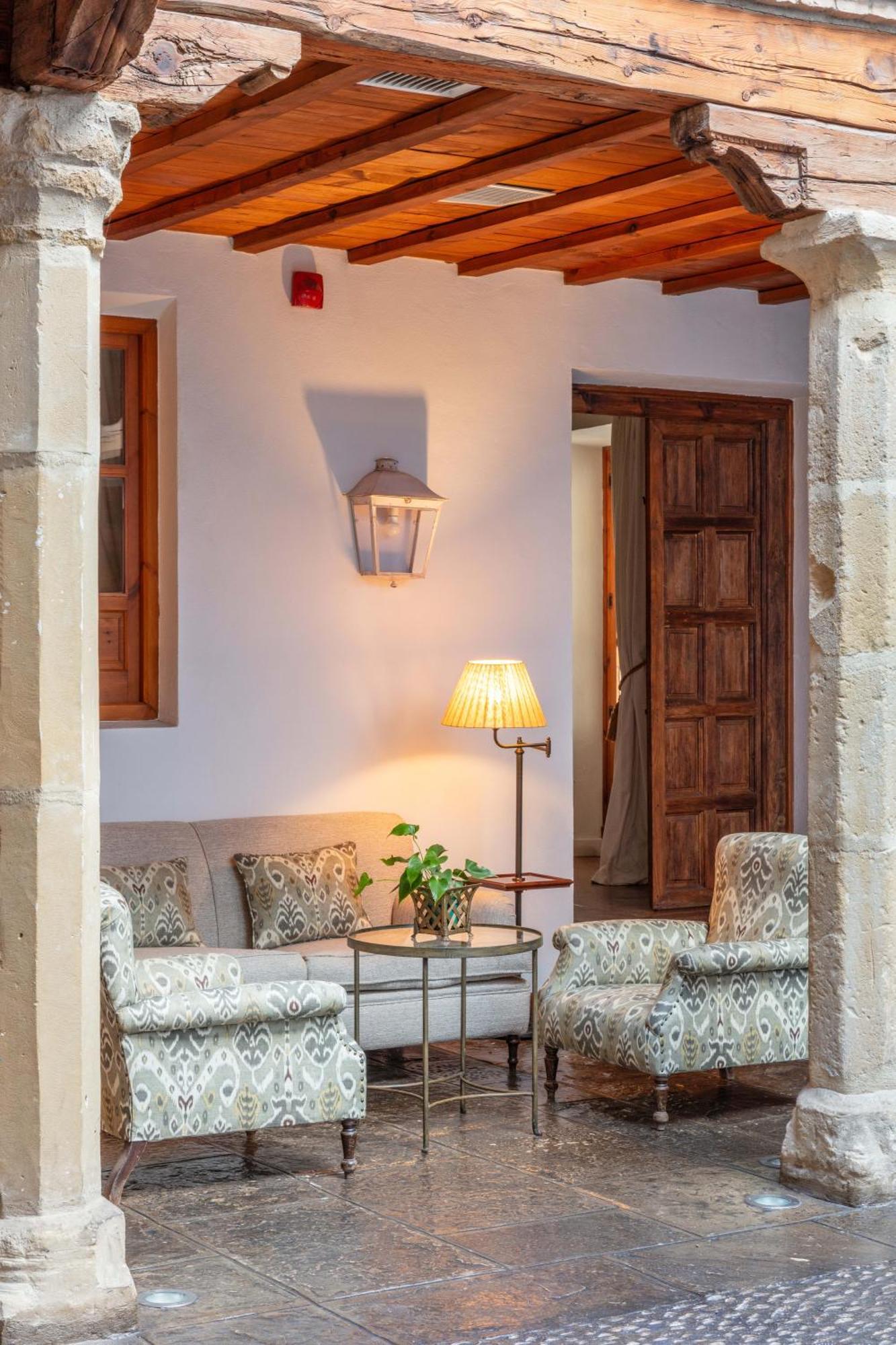 Hotel Puerta De La Luna バエサ エクステリア 写真