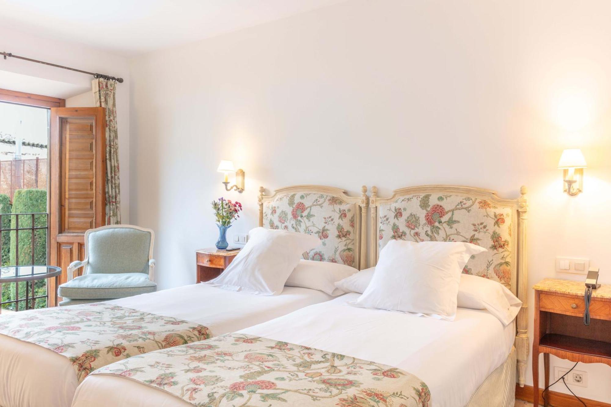 Hotel Puerta De La Luna バエサ エクステリア 写真