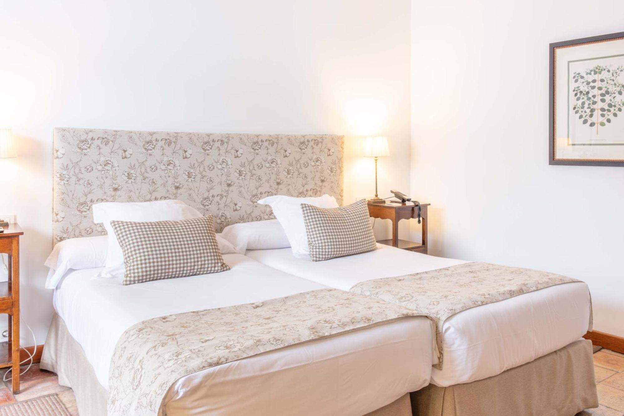 Hotel Puerta De La Luna バエサ エクステリア 写真