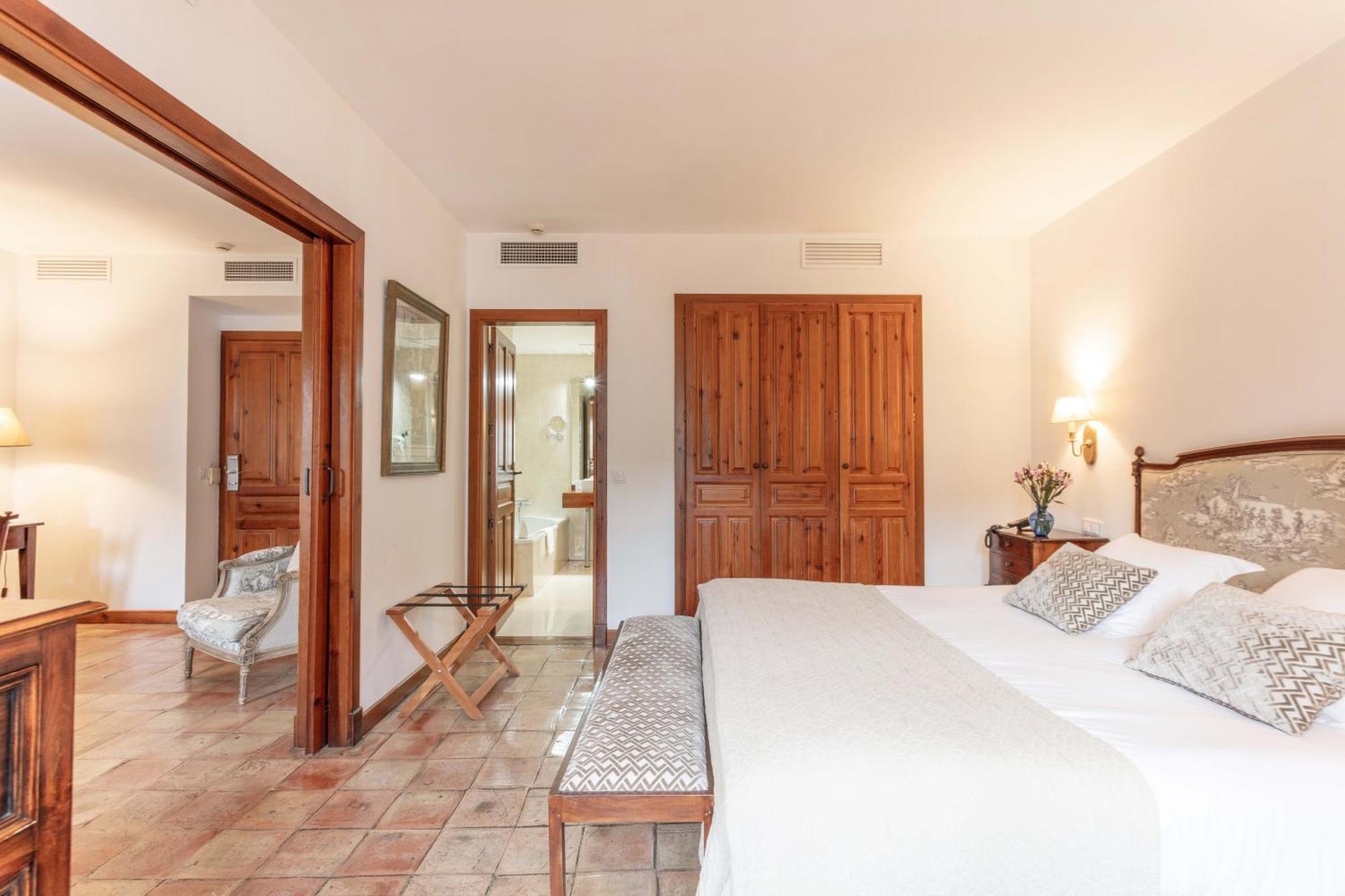 Hotel Puerta De La Luna バエサ エクステリア 写真